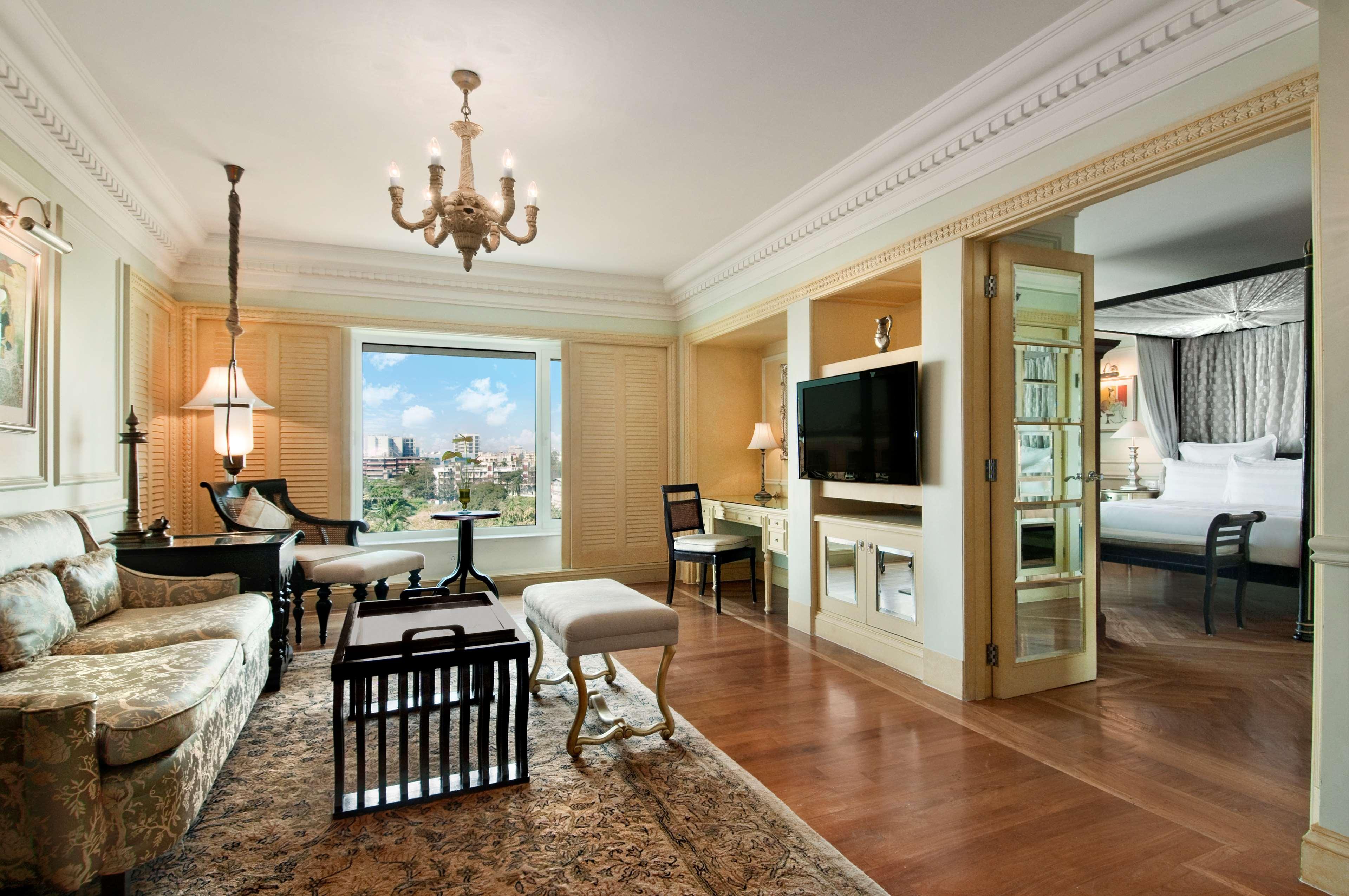 Hilton Mumbai International Airport Hotel Rum bild A suite at The Peninsula Bangkok