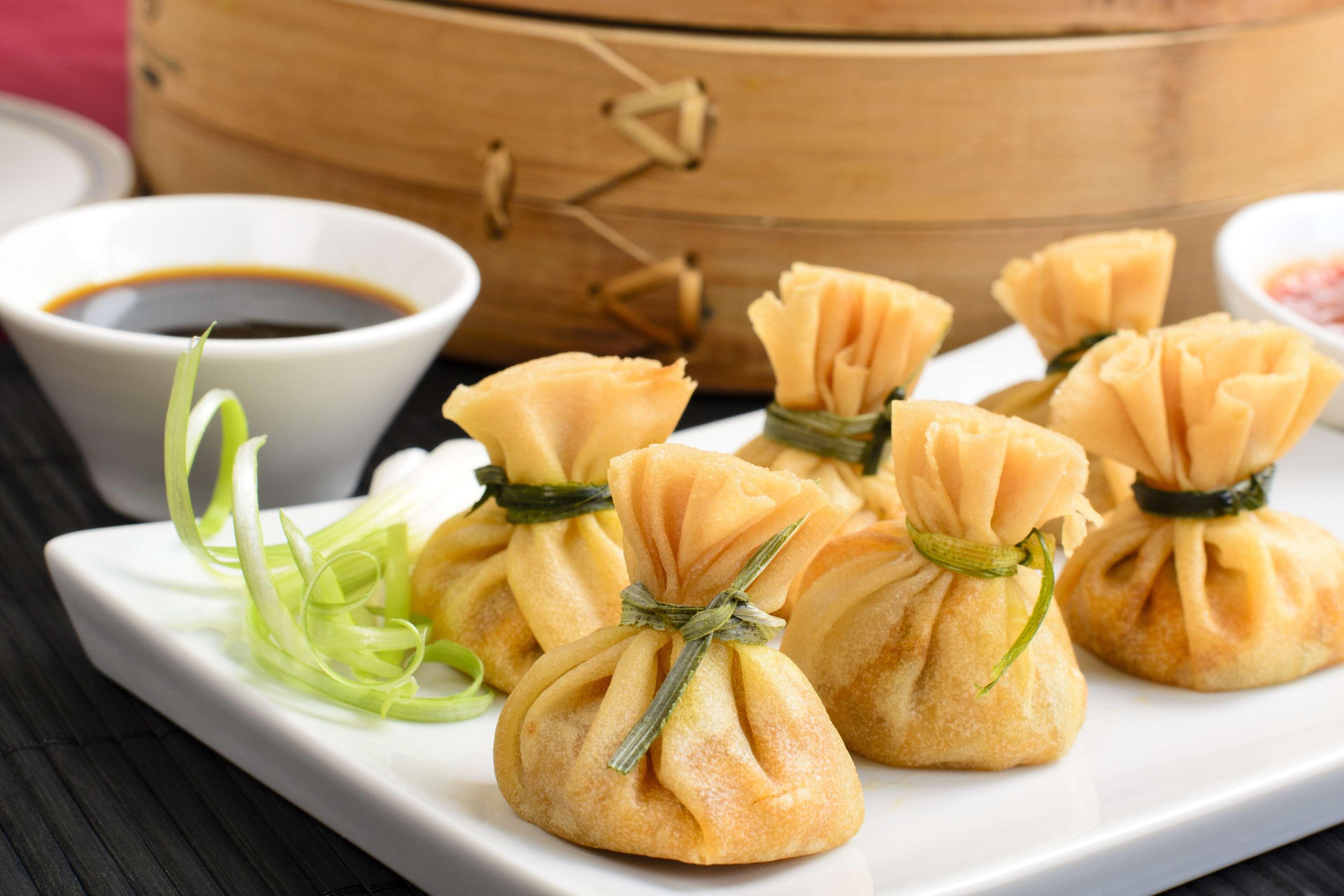Hilton Mumbai International Airport Hotel Exteriör bild A plate of wanton
