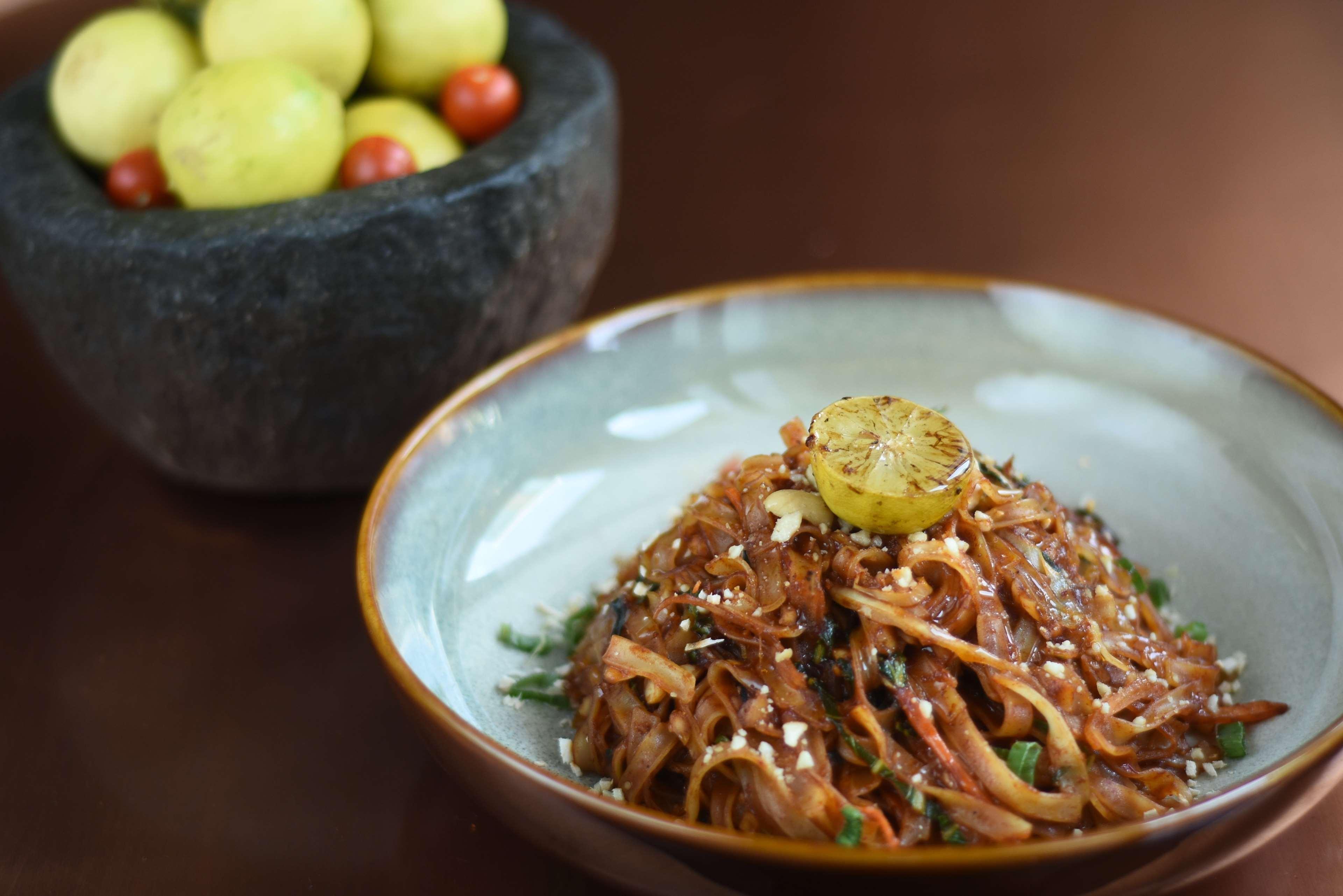 Hilton Mumbai International Airport Hotel Exteriör bild A bowl of chaebol