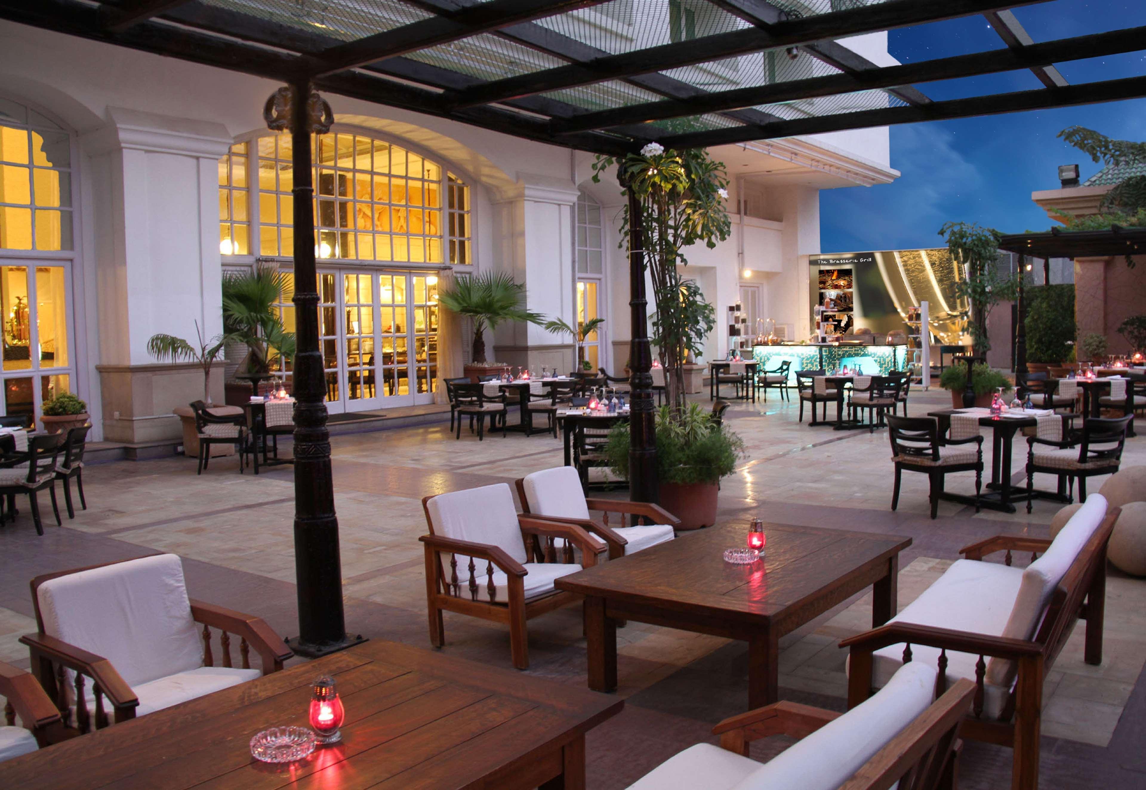 Hilton Mumbai International Airport Hotel Exteriör bild The hotel's lobby