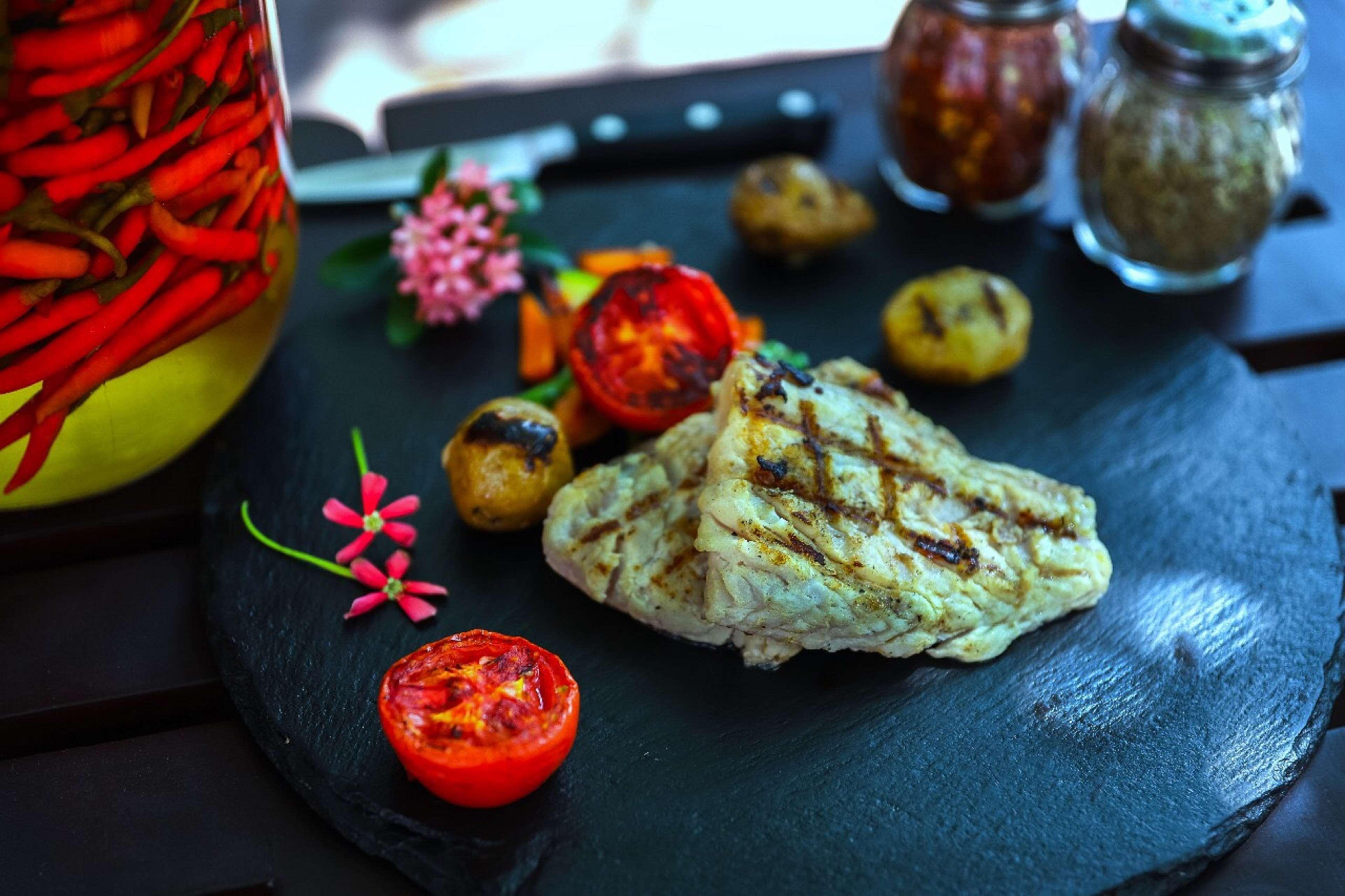 Hilton Mumbai International Airport Hotel Exteriör bild Grilled halibut