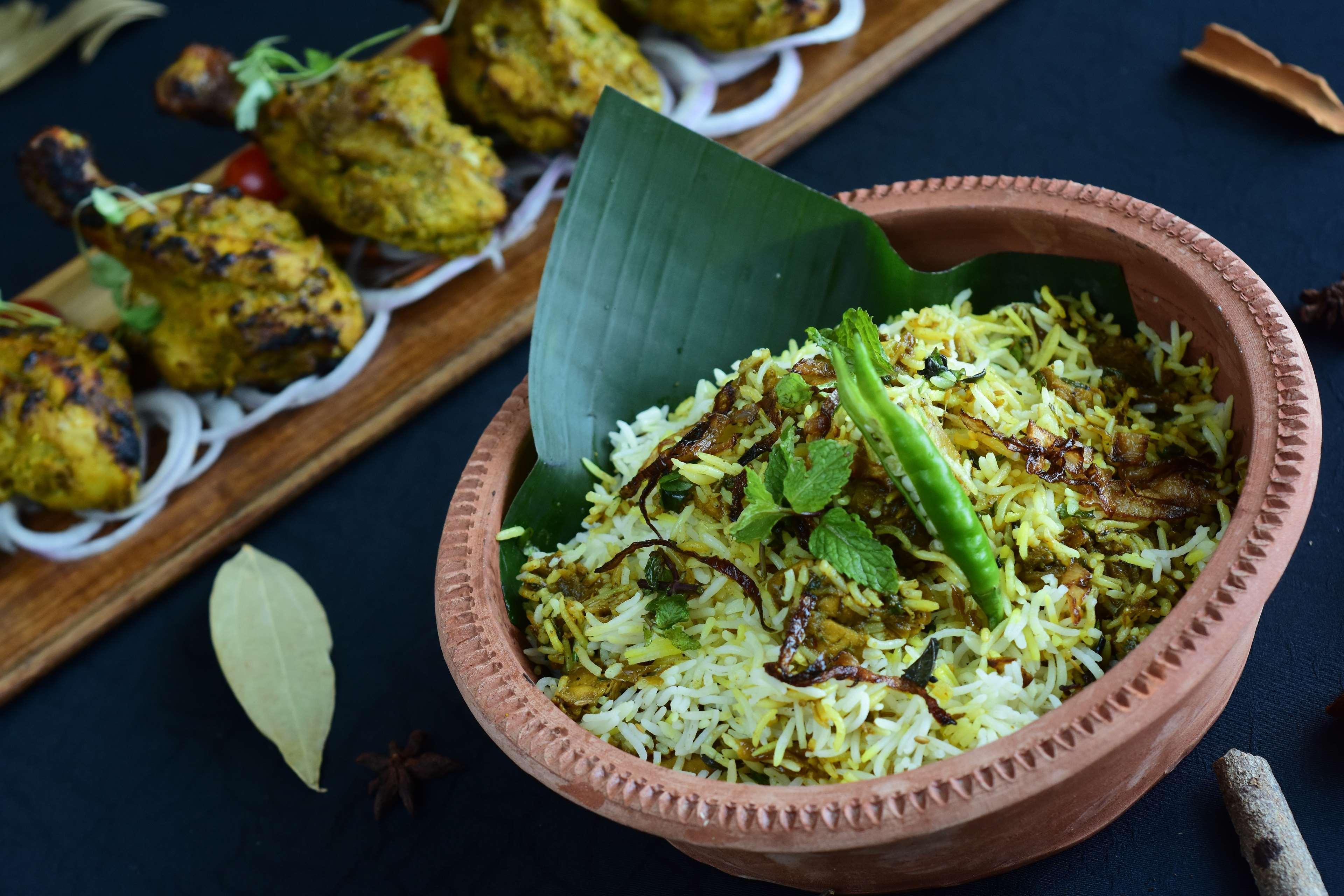 Hilton Mumbai International Airport Hotel Exteriör bild Hyderabadi biryani