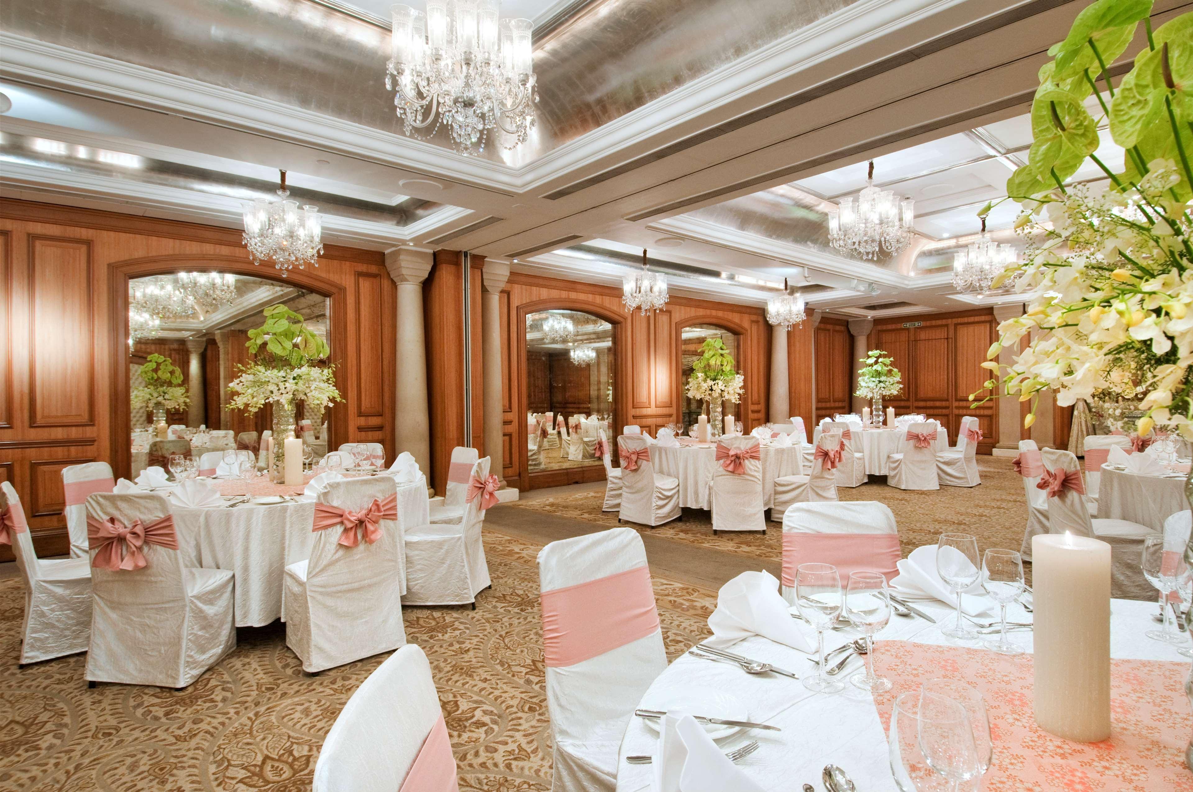 Hilton Mumbai International Airport Hotel Restaurang bild The ballroom at the Mandarin Oriental, Kuala Lumpur