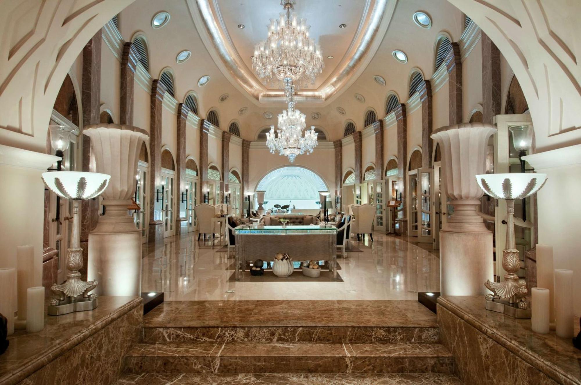 Hilton Mumbai International Airport Hotel Exteriör bild The lobby of the hotel