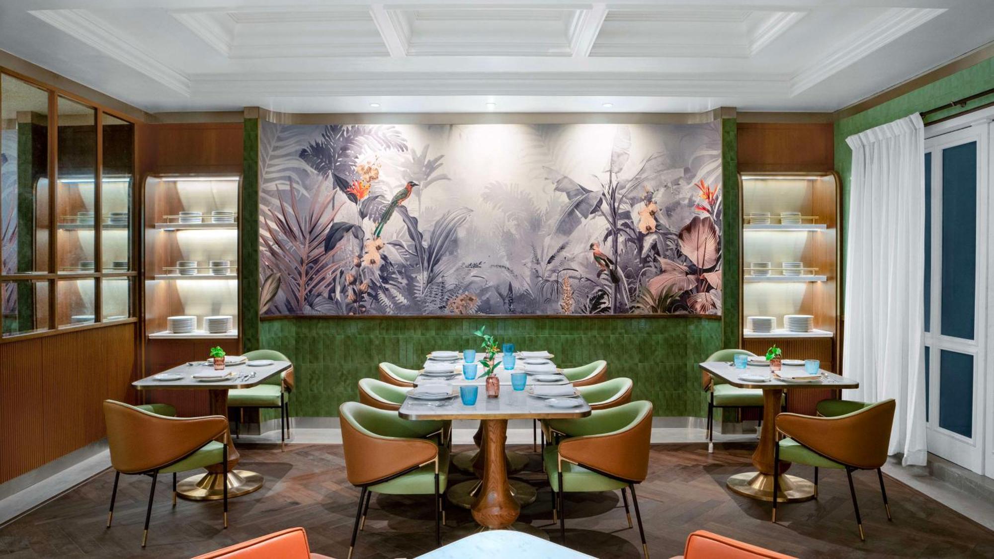 Hilton Mumbai International Airport Hotel Exteriör bild The interior of the restaurant