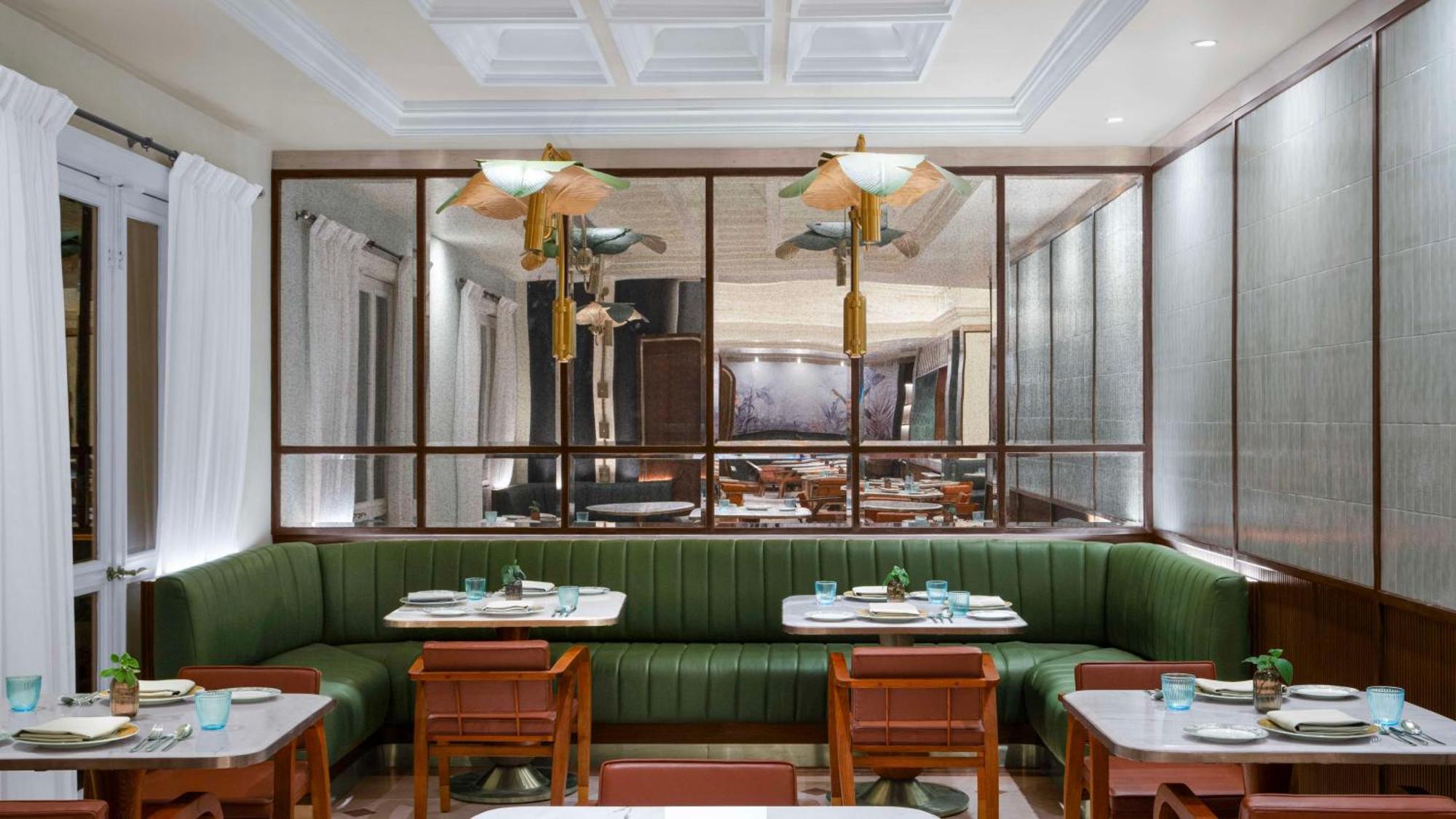 Hilton Mumbai International Airport Hotel Exteriör bild The interior of the restaurant